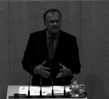 Volksanwalt Kräuter bei einer Rede im Bundesrat