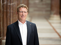 Ombudsman Bernhard Achitz in the Parliament's Hall of Columns