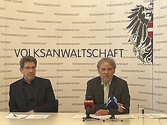 Volksanwalt Bernhard Achitz und Sozialexperte Martin Schenk beim Pressegespräch am 11. März 2026