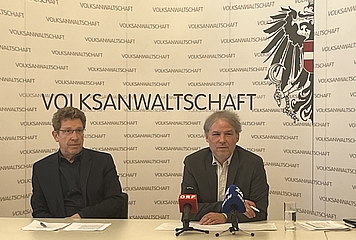 Volksanwalt Bernhard Achitz und Sozialexperte Martin Schenk beim Pressegespräch am 11. März 2026