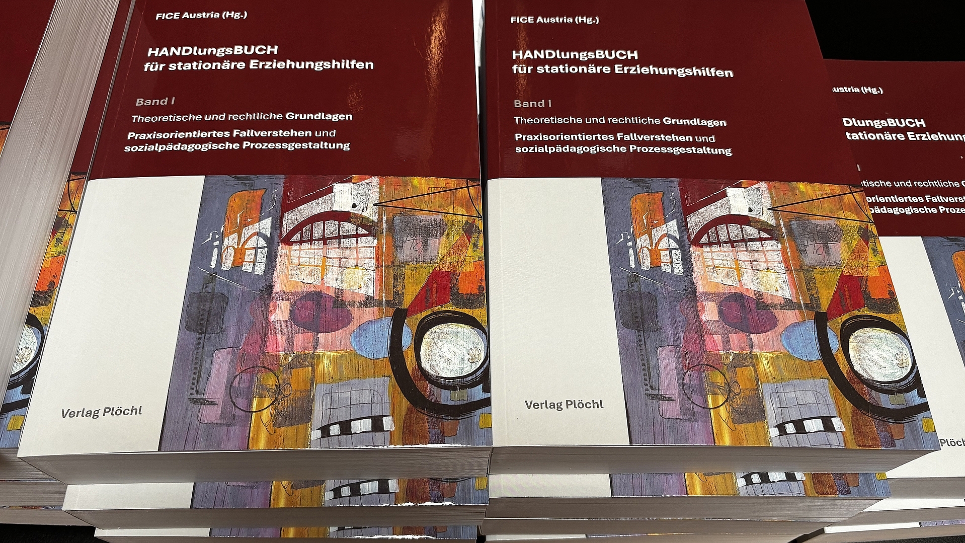 Book cover "HANDlungsBUCH für die stationären Erziehungshilfen"