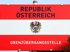 Schild: Grenzübergang nach Österreich