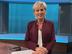 Ombudswoman Gaby Schwarz stands in the ORF studio.