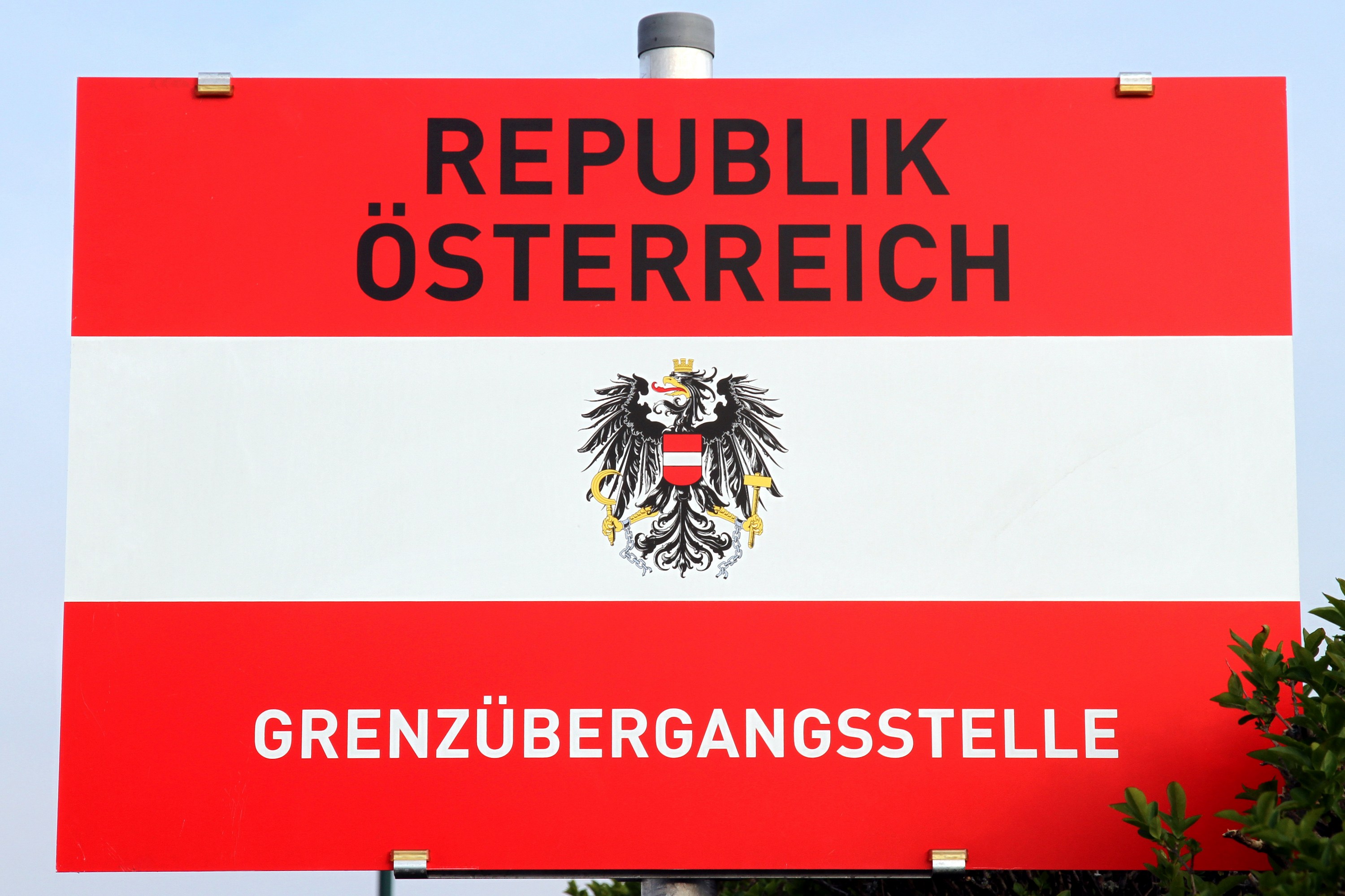 Schild: Grenzübergang nach Österreich