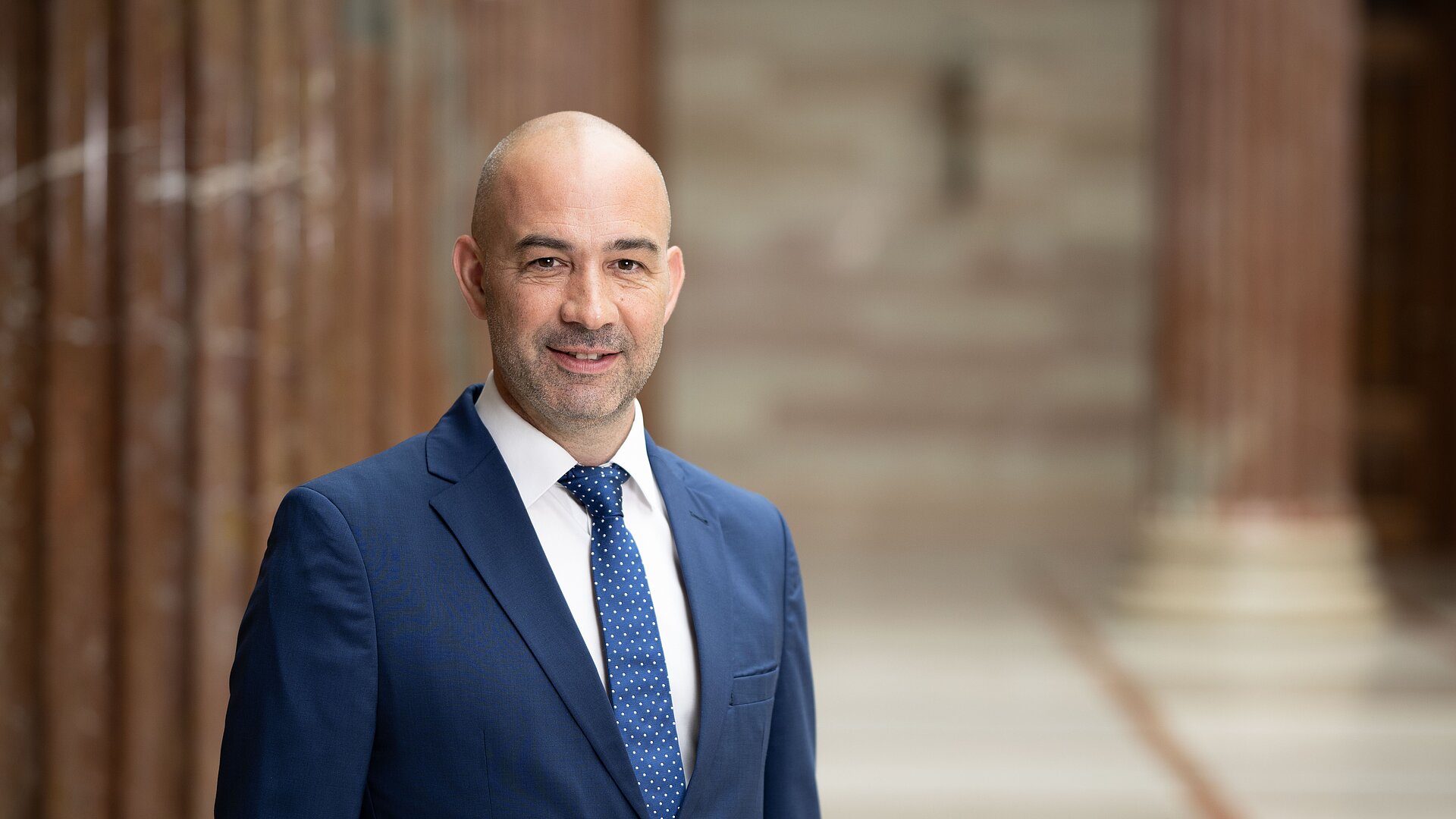 Portraitfoto von Volksanwalt Luisser
