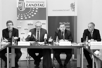 Die Volksanwälte Achitz, Amon und Rosenkranz mit dem oberösterreichischen Landtagspräsident Viktor Sigl anlässlich der Presskonferenz zum Oberösterreich Bericht