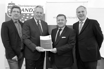 Die Volksanwälte Achitz, Amon und Rosenkranz mit dem oberösterreichischen Landtagspräsident Viktor Sigl  
