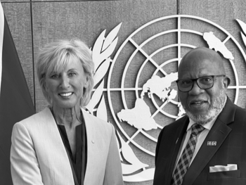 Volksanwältin Gaby Schwarz mit Dennis Francis, Präsident der UN-Generalversammlung