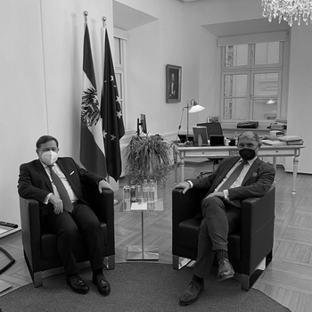 Volksanwalt Werner Amon im Gespräch mit Parlamentspräsident Wolfgang Sobotka.