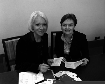 Volksanwältin Brinek mit Bezirksvorsteherin Silke Kobald