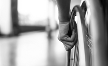 Taschengeld statt Lohn, Abhängigkeit statt Sozialversicherung: Realität von Menschen mit Behinderung