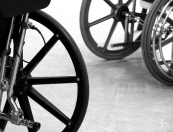 Rollstühlle für Menschen mit Behinderung (Foto: iStock)